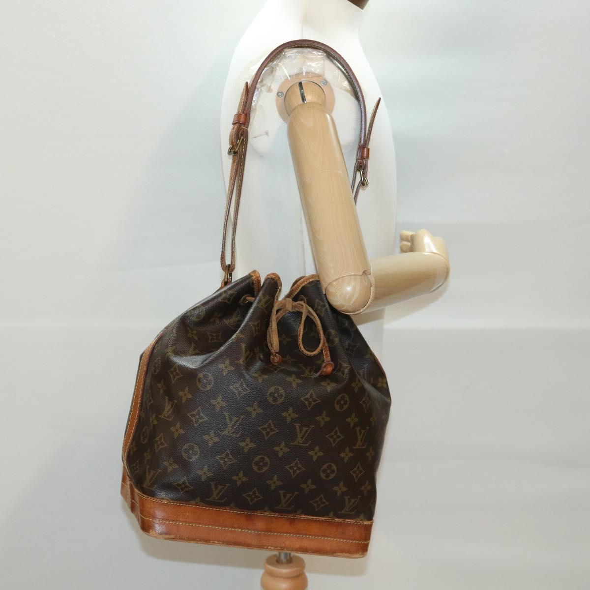 LOUIS VUITTON Monogram Noe Shoulder Bag M42224 LV Auth rd4593