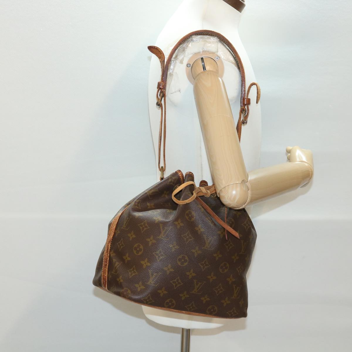 LOUIS VUITTON Monogram Petit Noe Shoulder Bag M42226 LV Auth rd4605