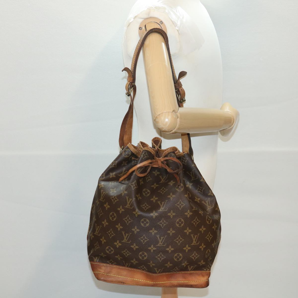 LOUIS VUITTON Monogram Noe Shoulder Bag M42224 LV Auth rd4653