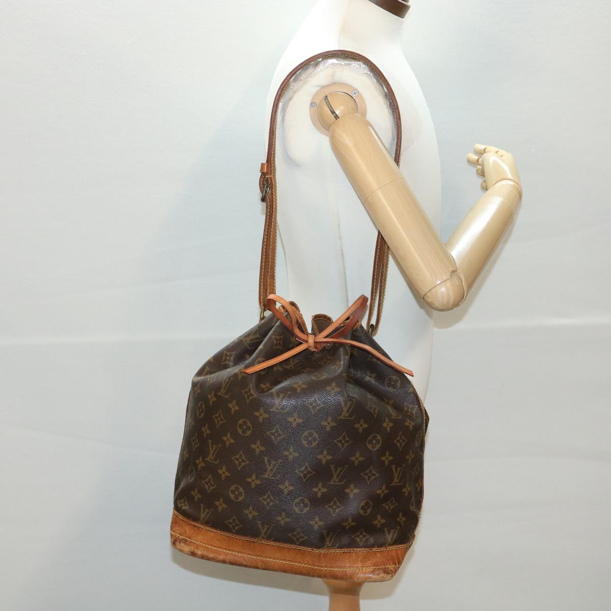 LOUIS VUITTON Monogram Noe Shoulder Bag M42224 LV Auth rd4654