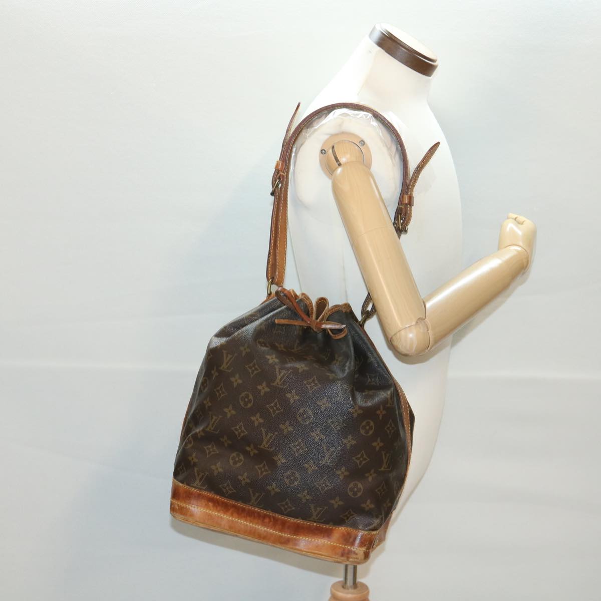 LOUIS VUITTON Monogram Noe Shoulder Bag M42224 LV Auth rd4660