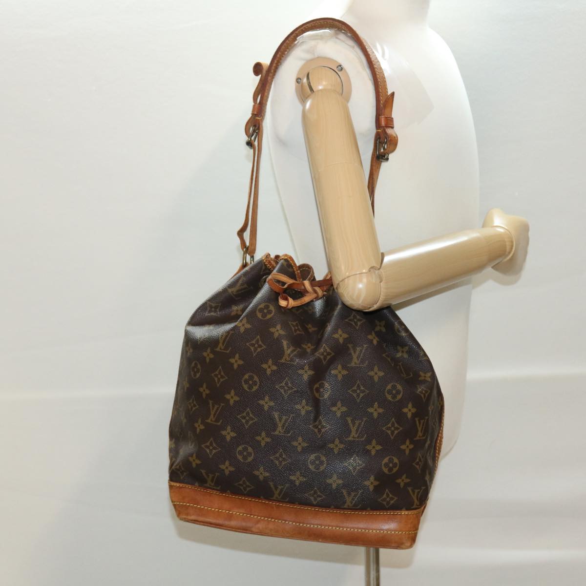 LOUIS VUITTON Monogram Noe Shoulder Bag M42224 LV Auth rd4728