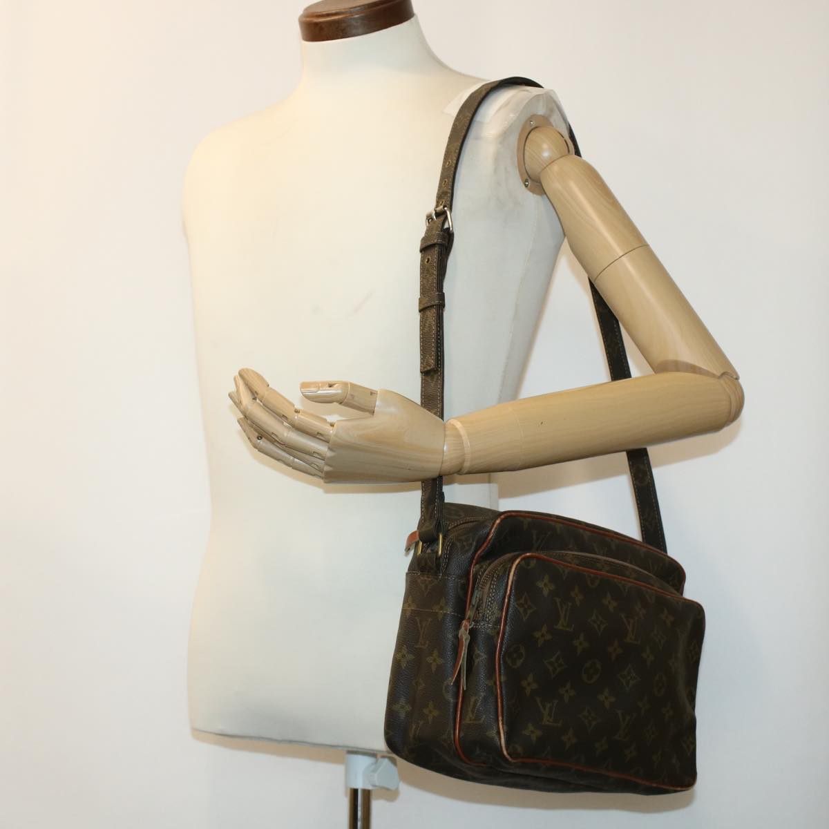 LOUIS VUITTON Monogram Migra Tour Shoulder Bag No.201 LV Auth rd4958