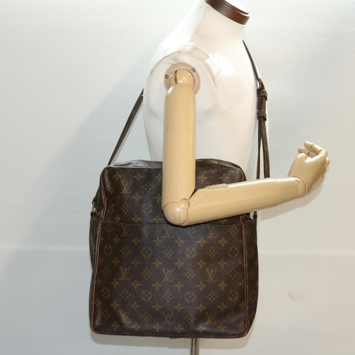 LOUIS VUITTON Monogram Marceau Shoulder Bag No.70 LV Auth rd5287