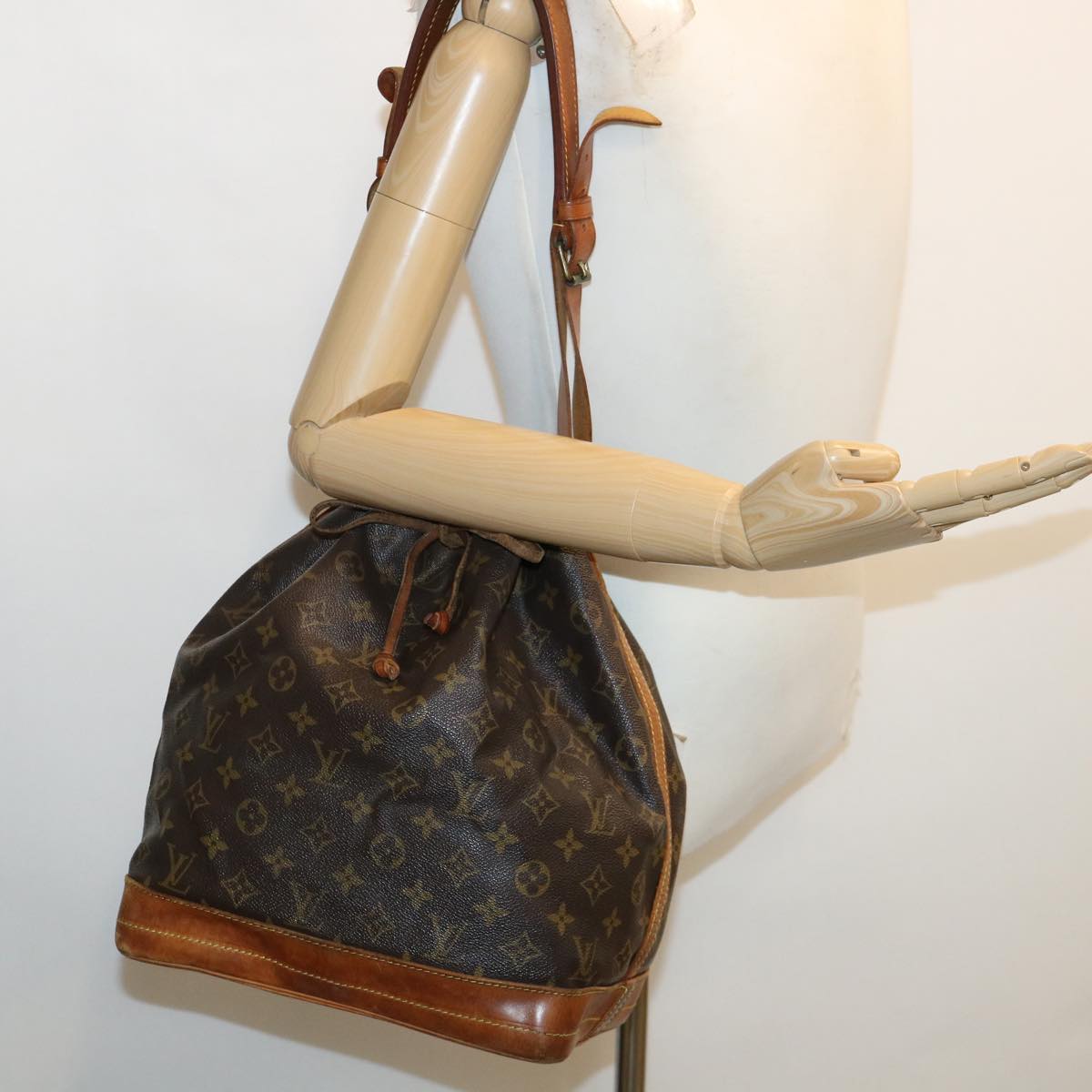 LOUIS VUITTON Monogram Noe Shoulder Bag M42224 LV Auth rh262