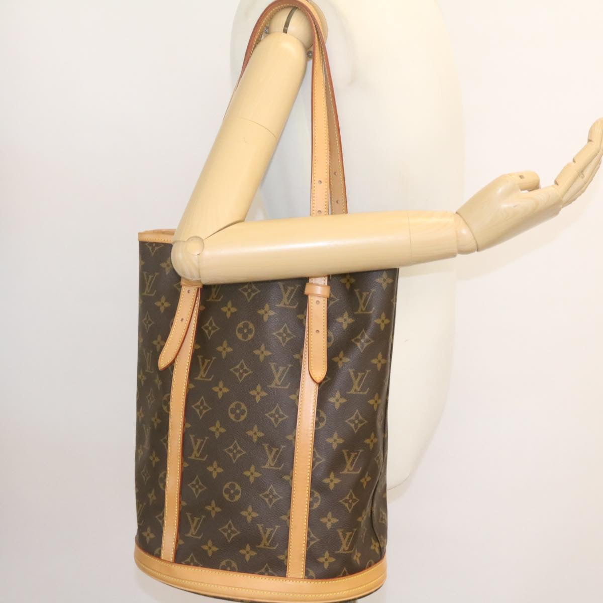 LOUIS VUITTON Monogram Bucket GM Shoulder Bag M42236 LV Auth ro007