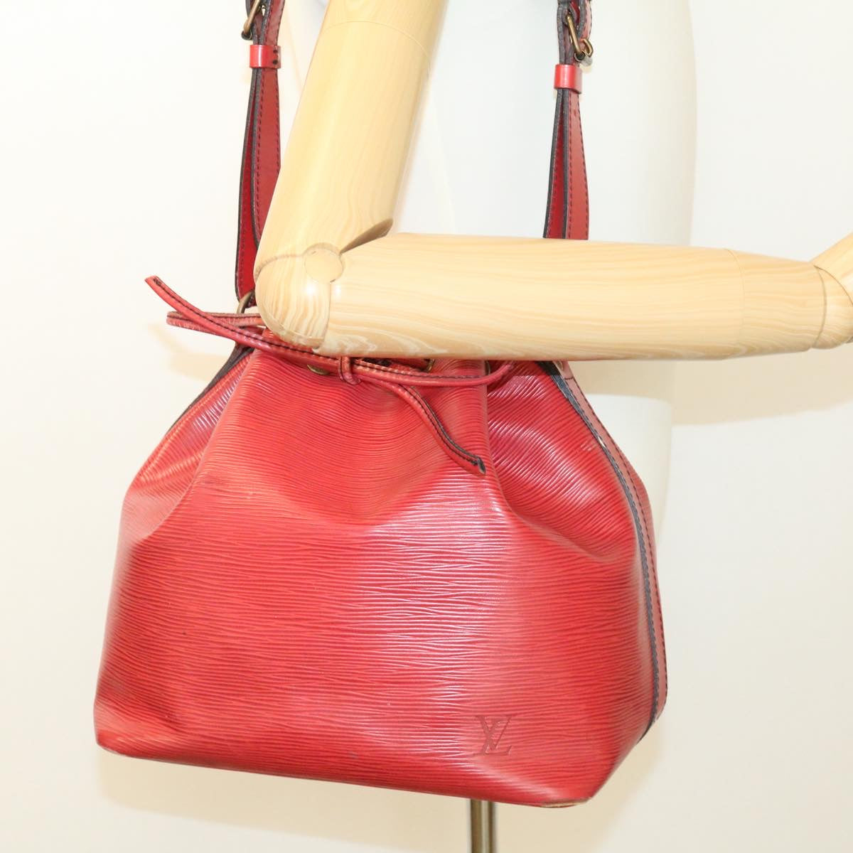 LOUIS VUITTON Epi Petit Noe Shoulder Bag Red M44107 LV Auth ro020