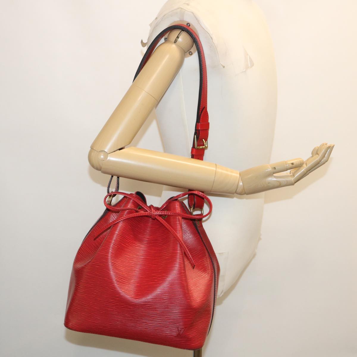 LOUIS VUITTON Epi Petit Noe Shoulder Bag Red M44107 LV Auth ro354