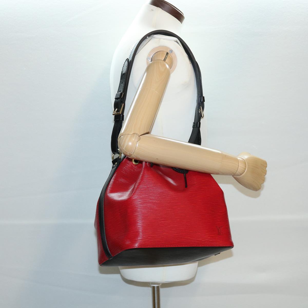 LOUIS VUITTON Epi Bicolor Petit Noe Shoulder Bag Red Black M44172 LV Auth ro443