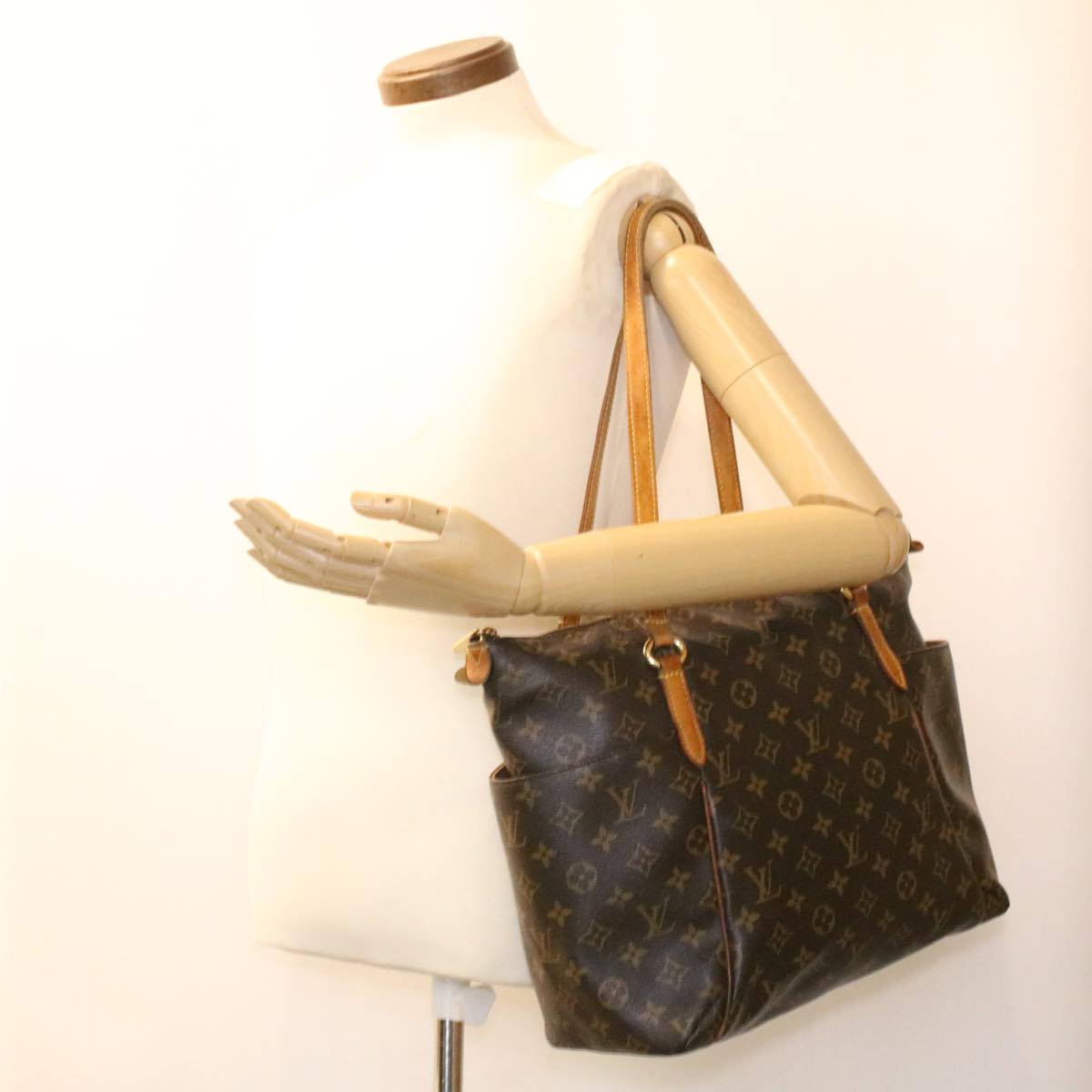 LOUIS VUITTON Monogram Totally MM Tote Bag M56689 LV Auth ro721