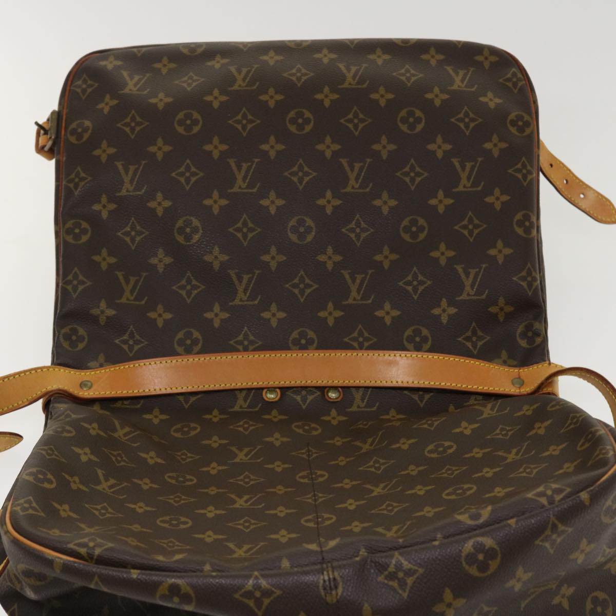 LOUIS VUITTON Monogram Saumur 35 Shoulder Bag M42254 LV Auth ro844