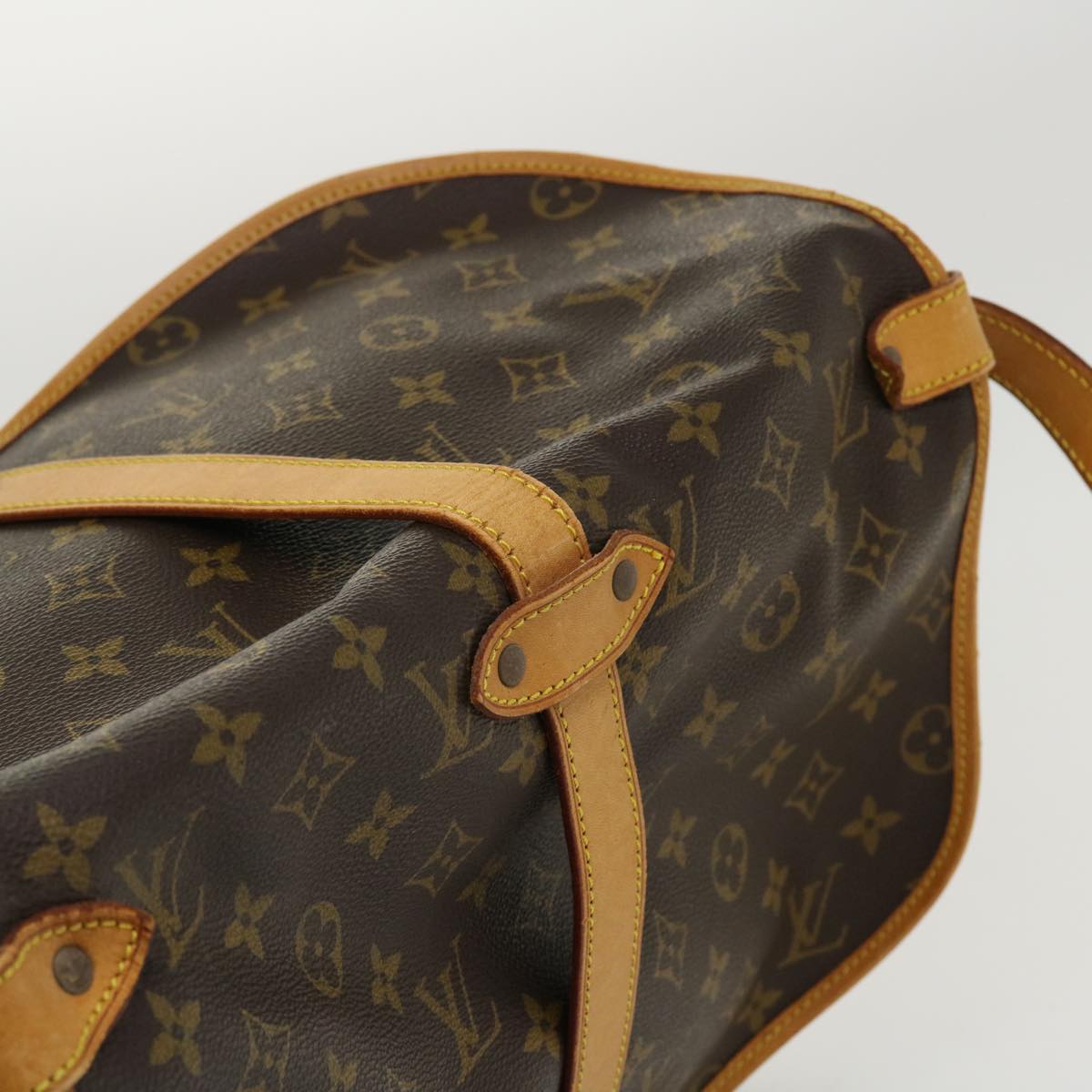 LOUIS VUITTON Monogram Saumur 35 Shoulder Bag M42254 LV Auth ro844