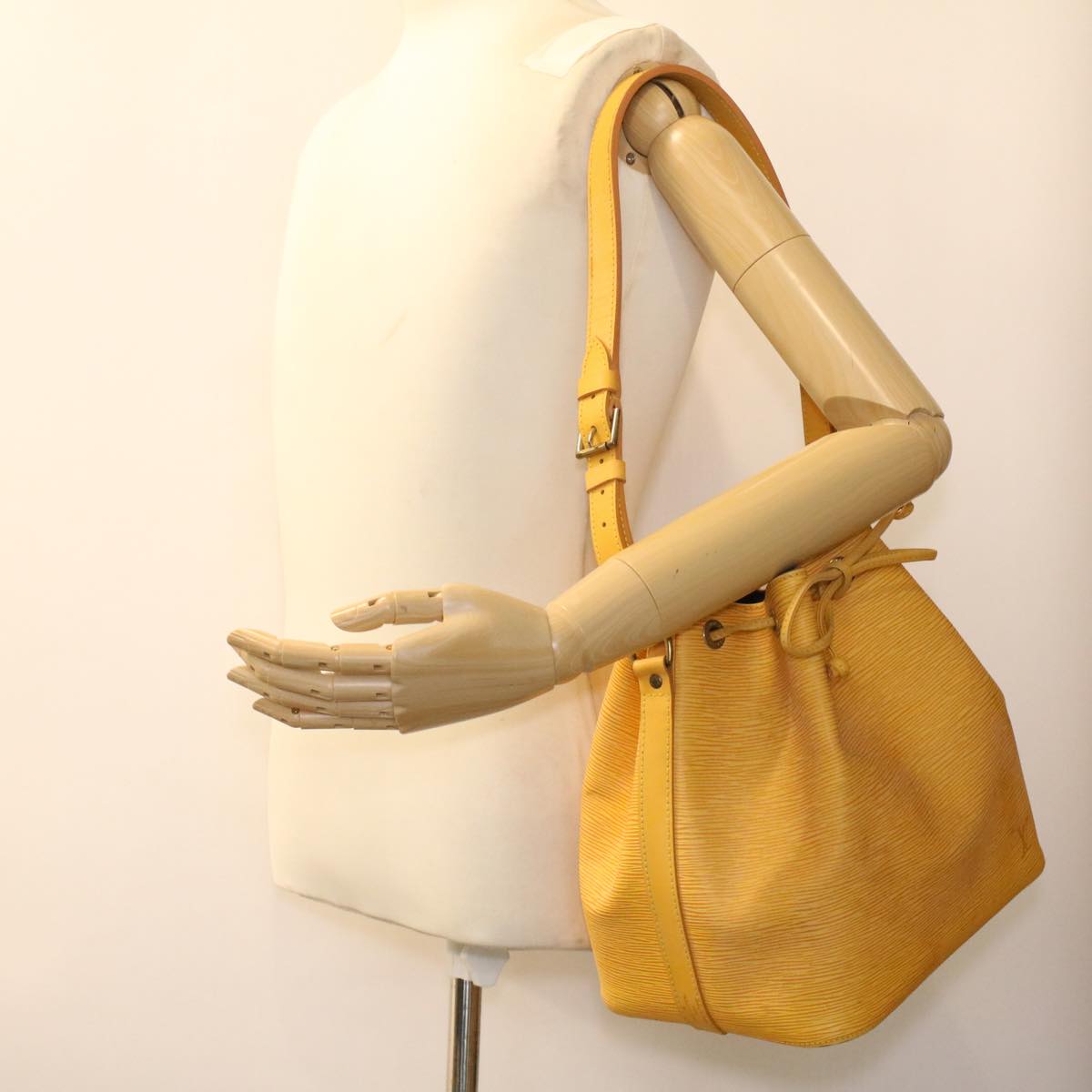 LOUIS VUITTON Epi Petit Noe Shoulder Bag Tassili Yellow M44109 LV Auth ro851