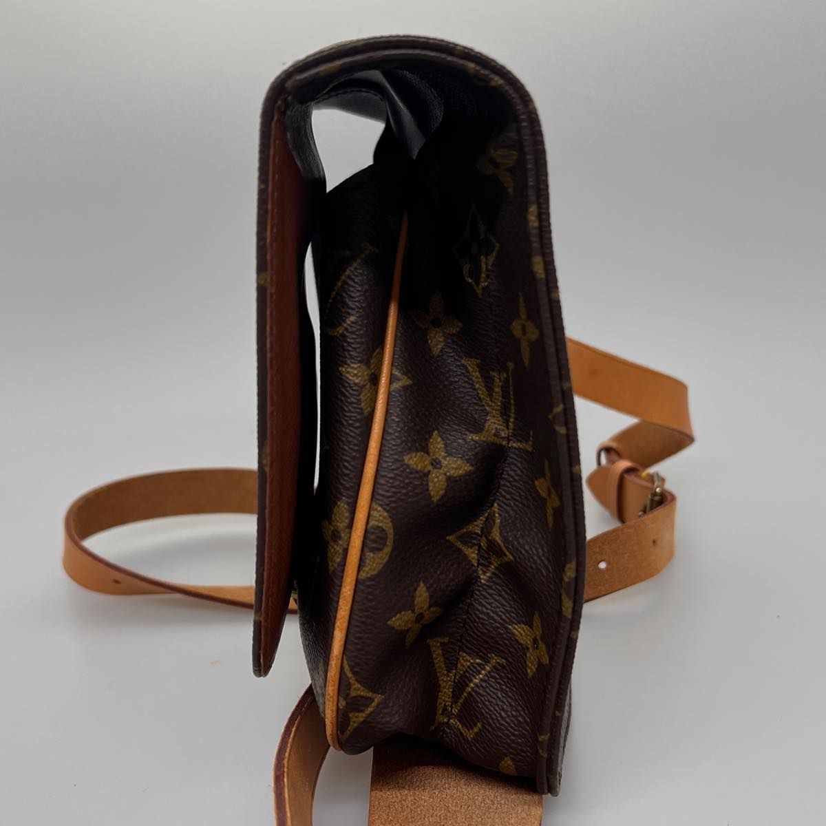 LOUIS VUITTON Monogram Cartouchiere MM Shoulder Bag M51253 LV Auth rz076