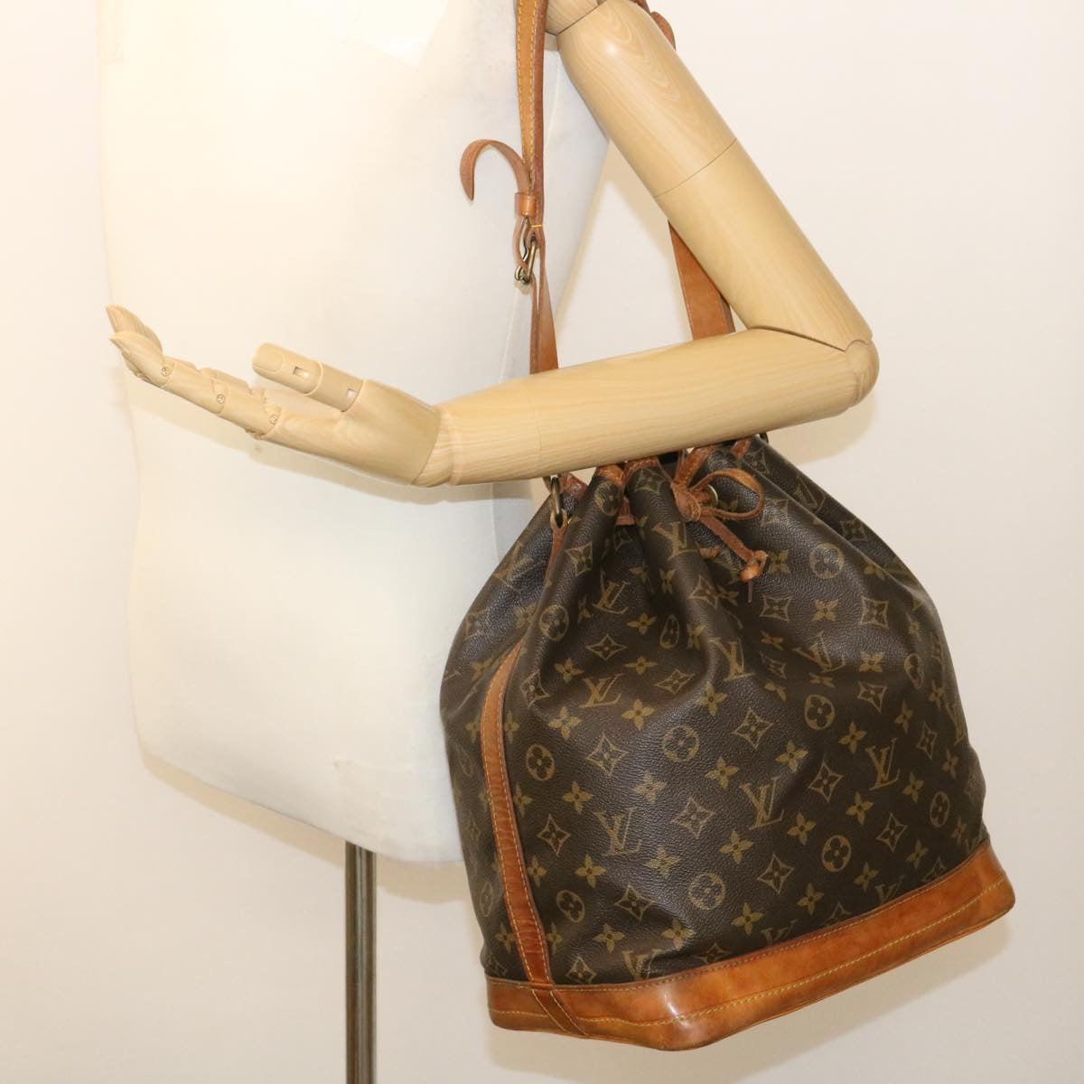 LOUIS VUITTON Monogram Noe Shoulder Bag M42224 LV Auth rz084