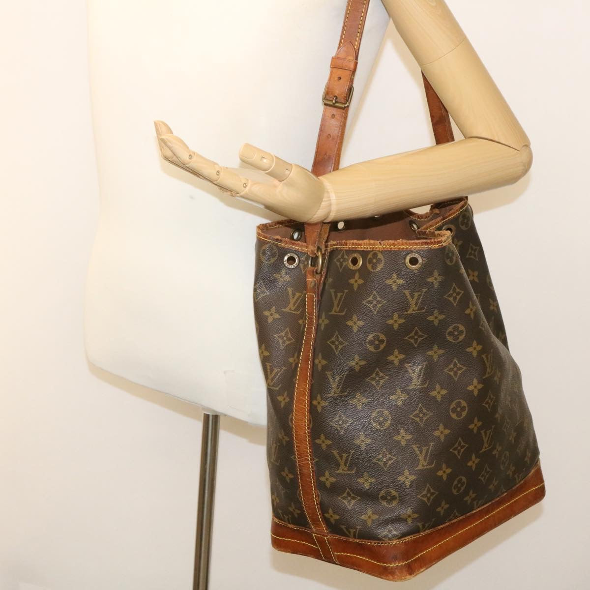 LOUIS VUITTON Monogram Noe Shoulder Bag M42224 LV Auth rz090