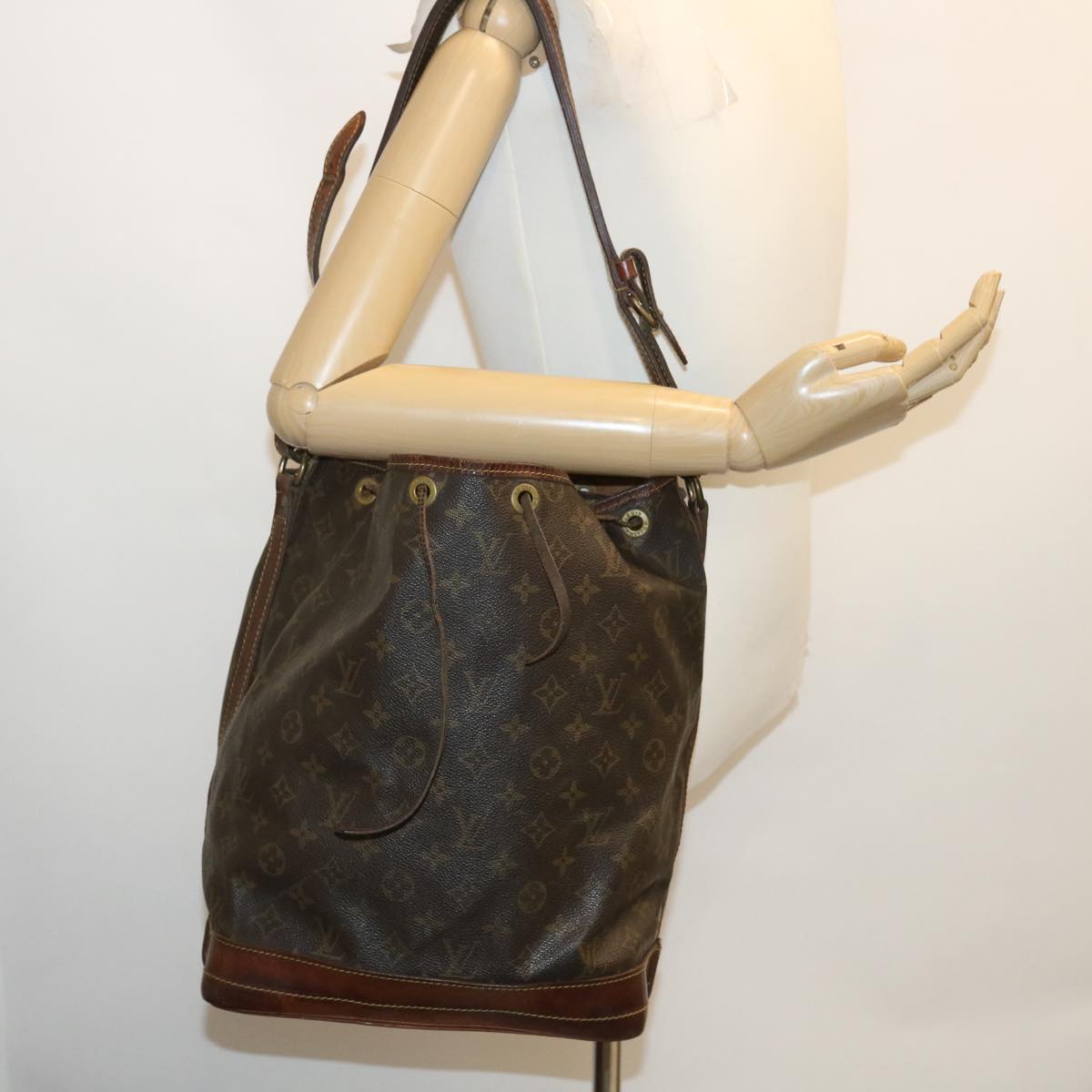 LOUIS VUITTON Monogram Noe Shoulder Bag M42224 LV Auth rz323