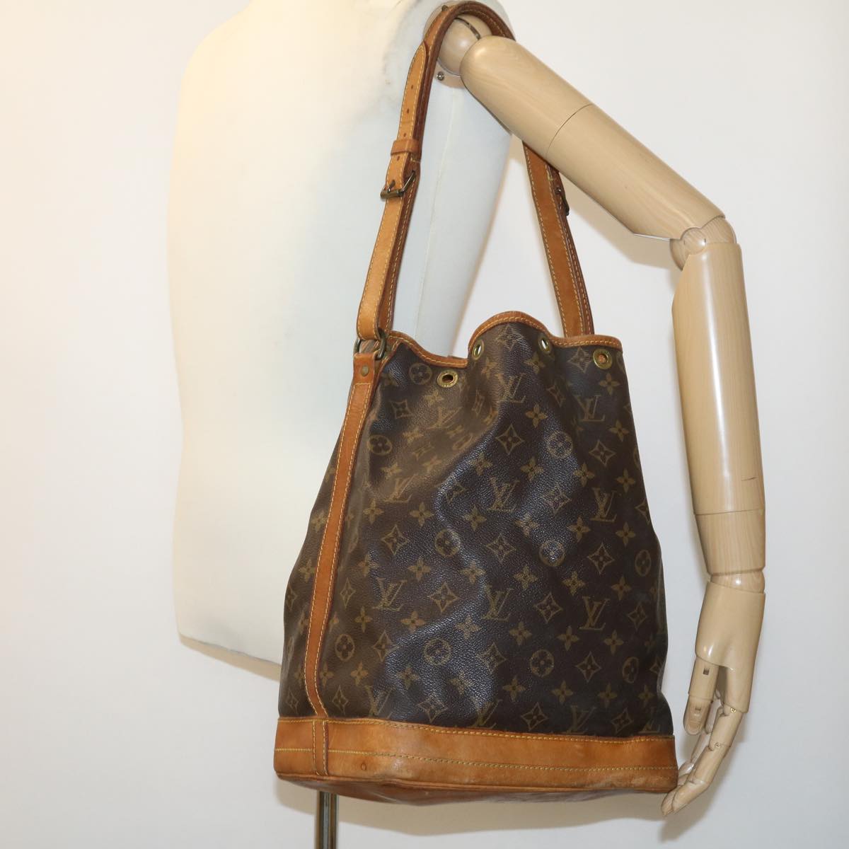 LOUIS VUITTON Monogram Noe Shoulder Bag M42224 LV Auth rz389