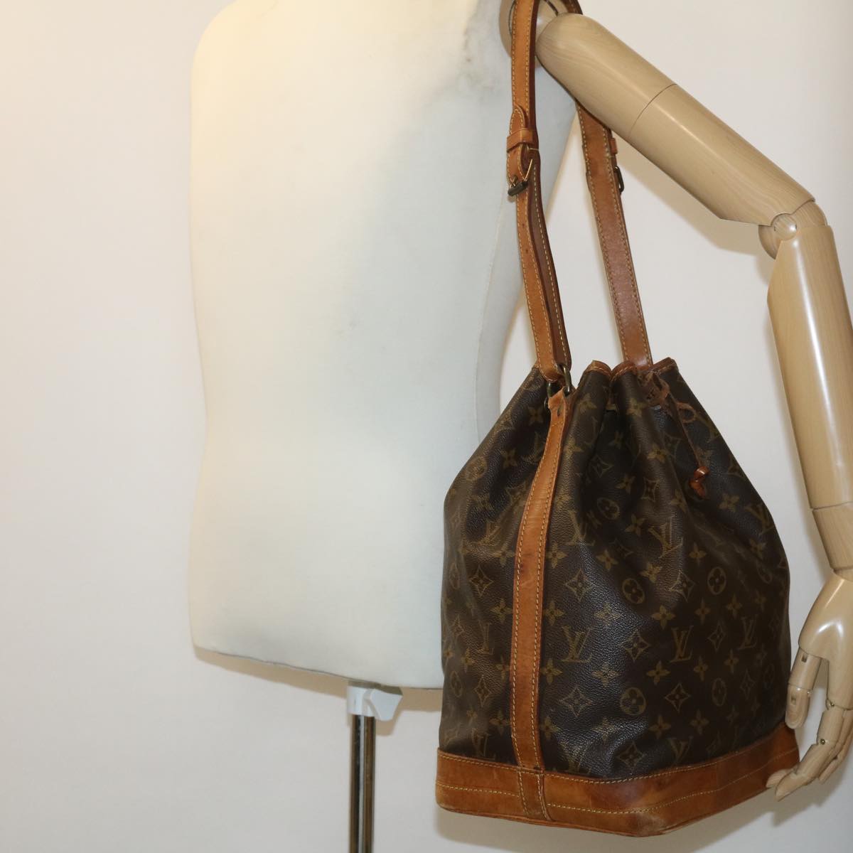 LOUIS VUITTON Monogram Noe Shoulder Bag M42224 LV Auth rz403