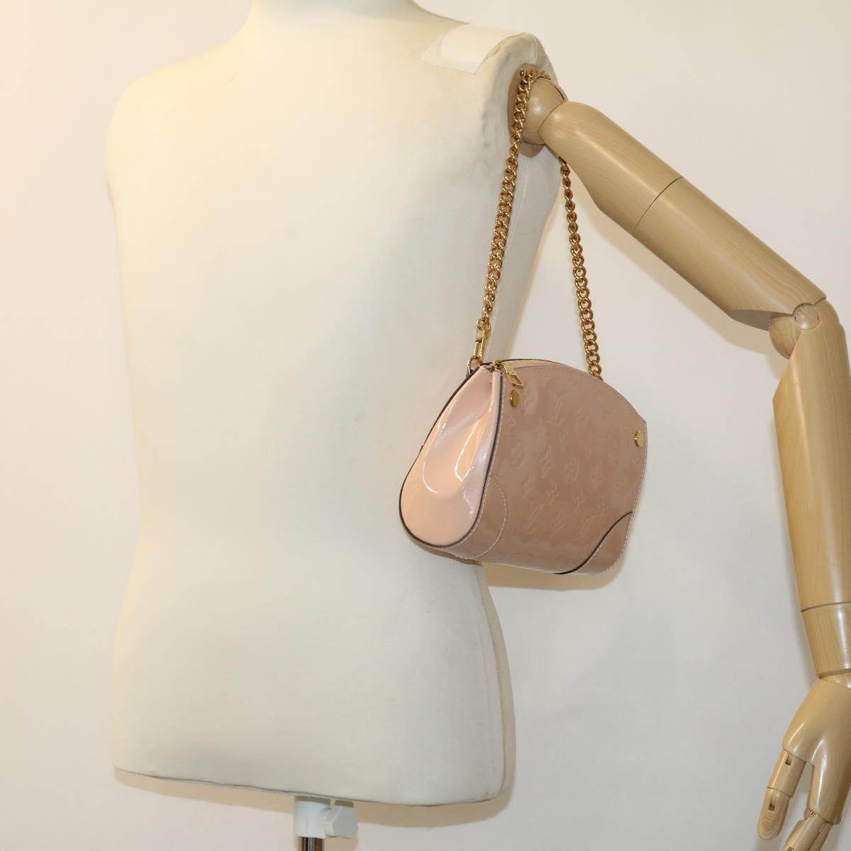 LOUIS VUITTON Vernis Santa monica clutch Shoulder Bag Pink M50410 Auth rz414