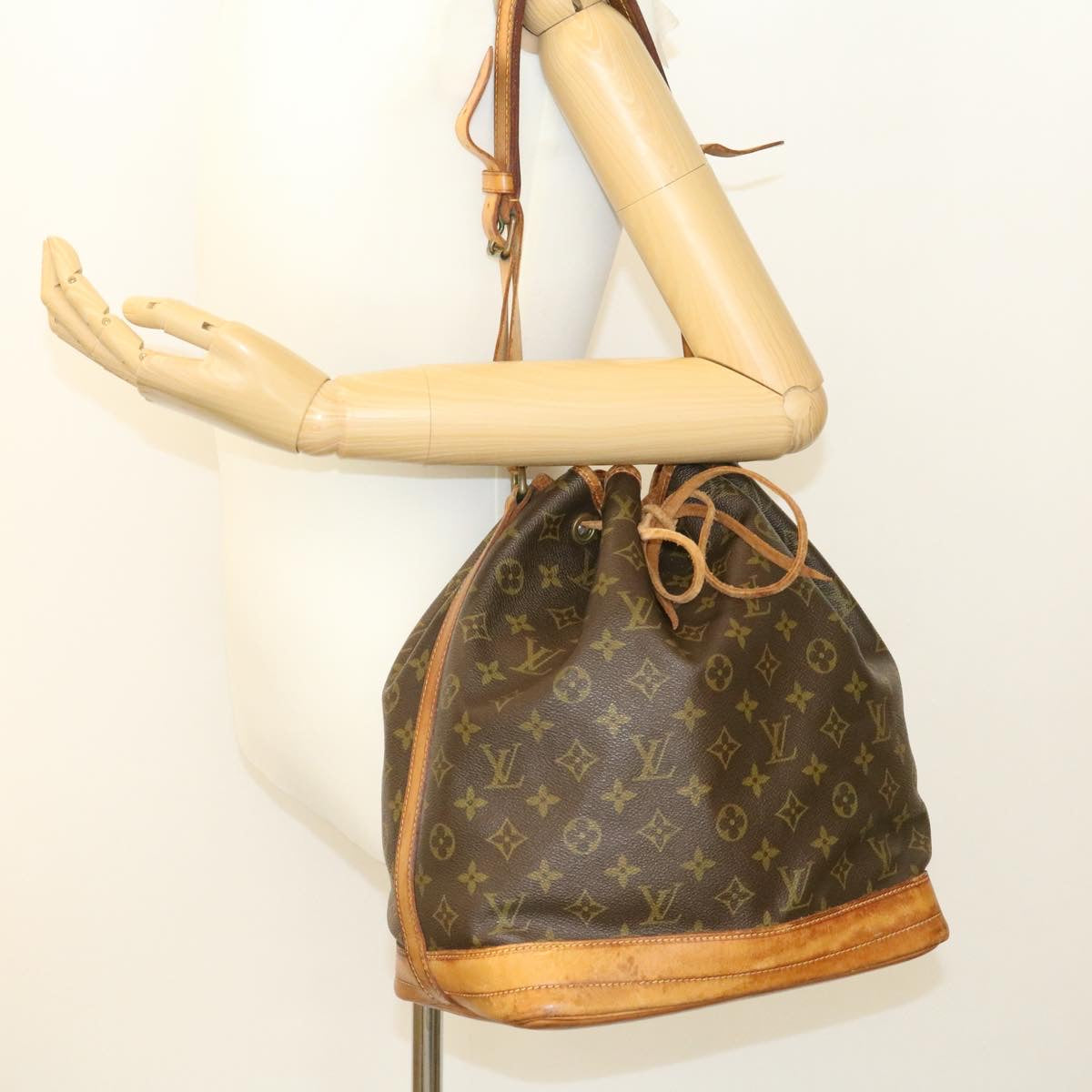 LOUIS VUITTON Monogram Noe Shoulder Bag Vintage M42224 LV Auth st033