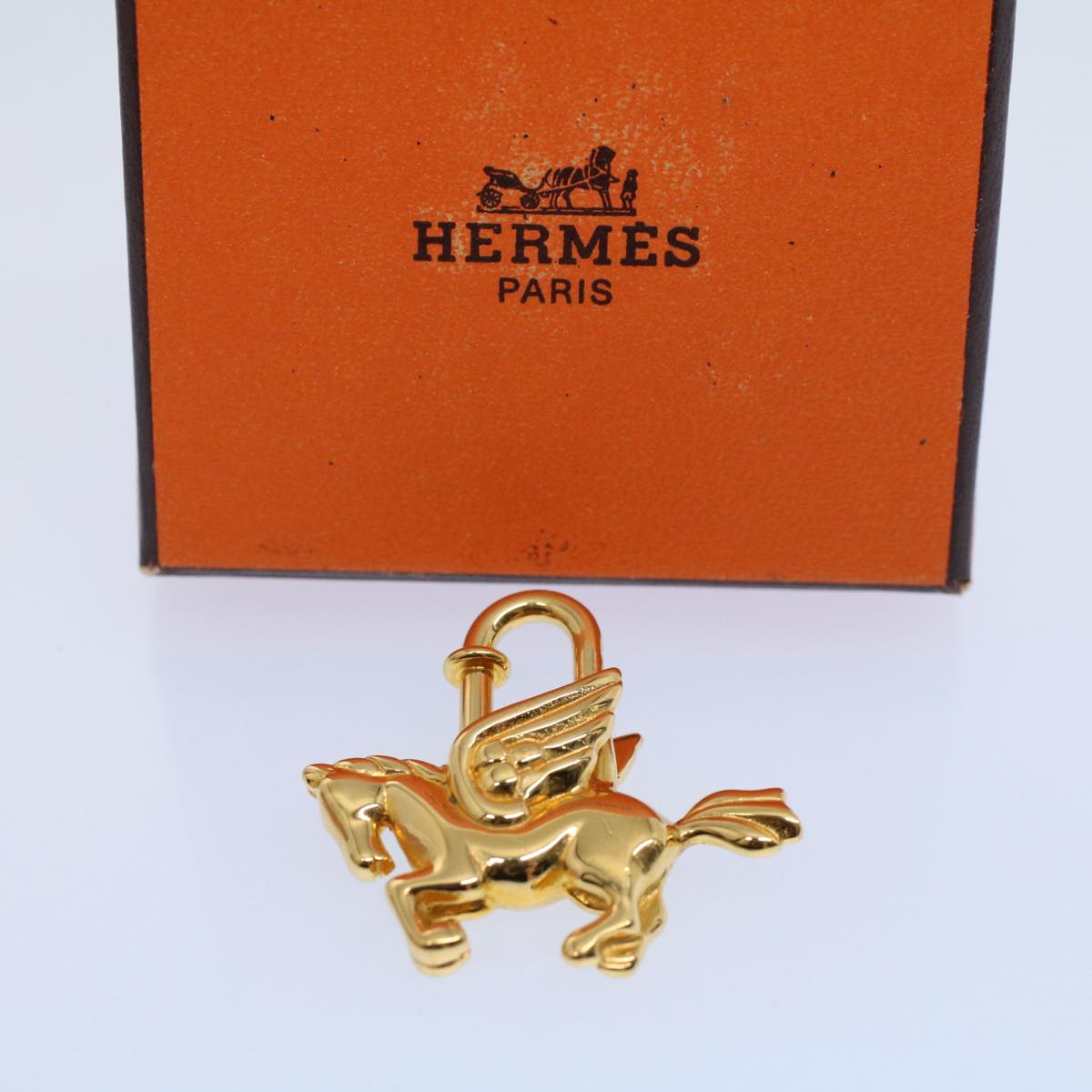 HERMES Cadena Pegasus Charm Metal Gold Tone Auth tb870
