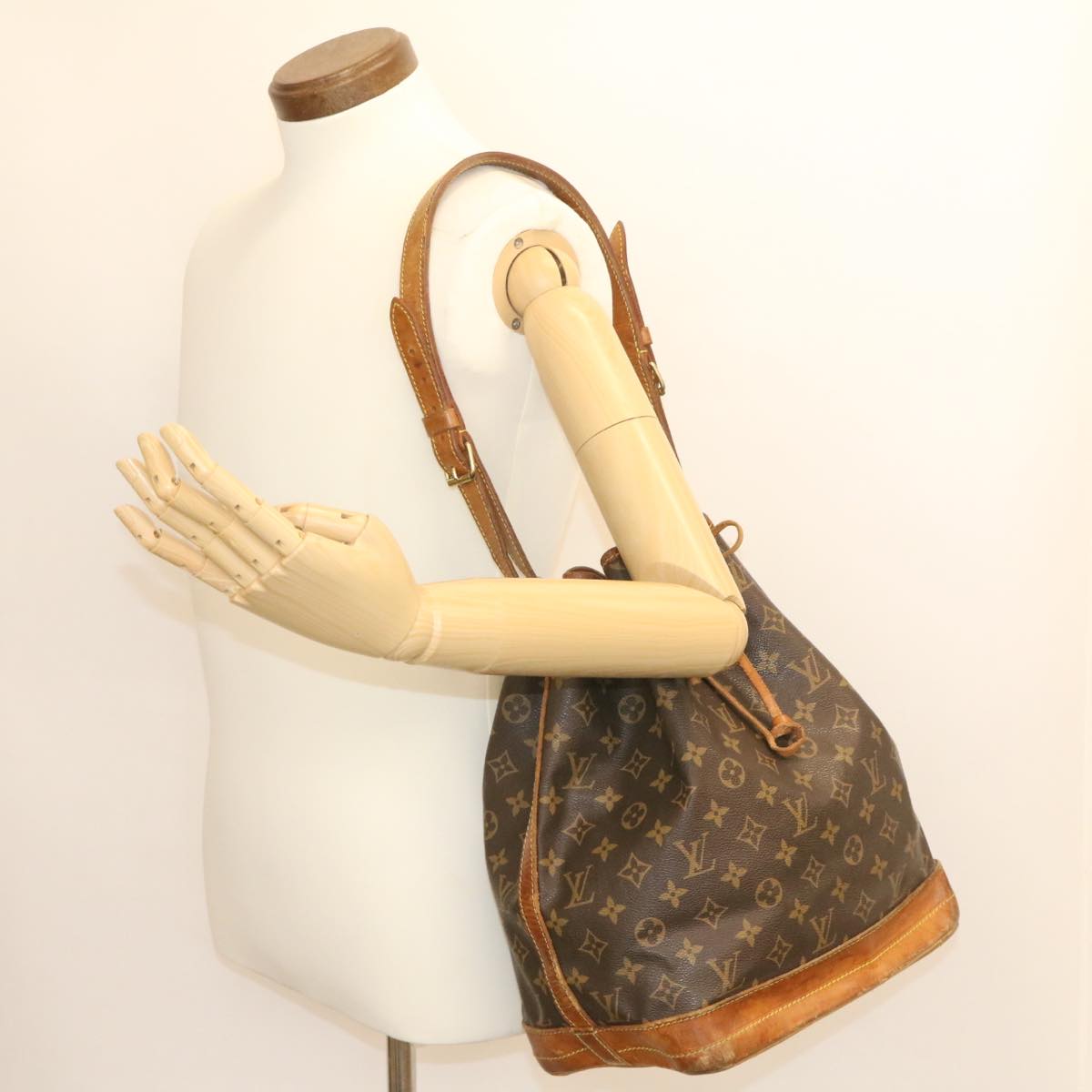 LOUIS VUITTON Monogram Noe Shoulder Bag M42224 LV Auth th1979