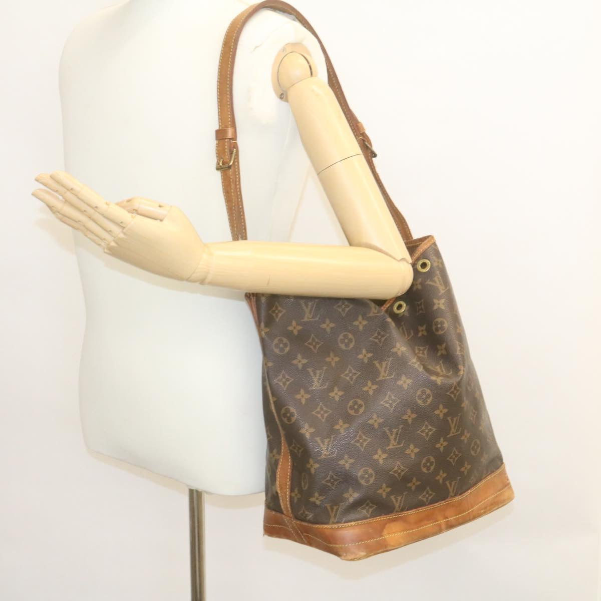 LOUIS VUITTON Monogram Noe Shoulder Bag M42224 LV Auth th2405