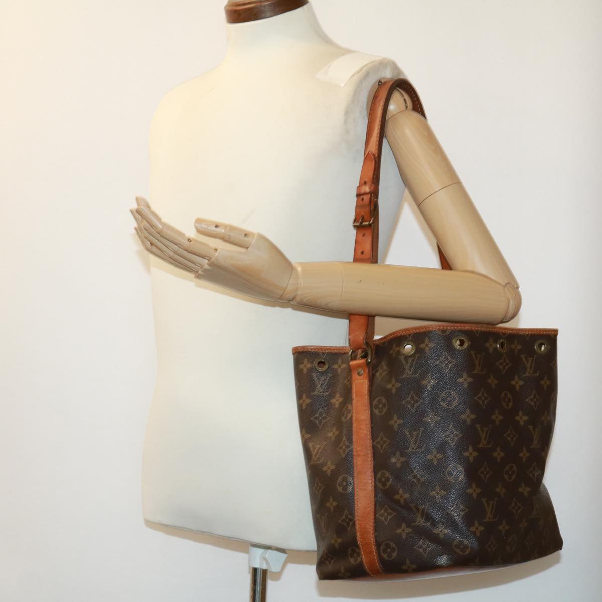 LOUIS VUITTON Monogram Petit Noe Shoulder Bag M42226 LV Auth th3084