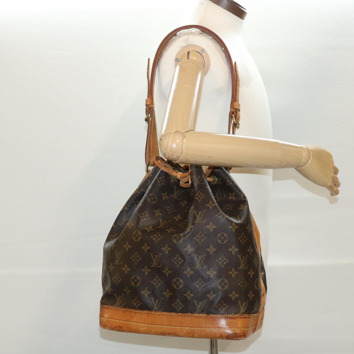 LOUIS VUITTON Monogram Noe Shoulder Bag M42224 LV Auth th3192