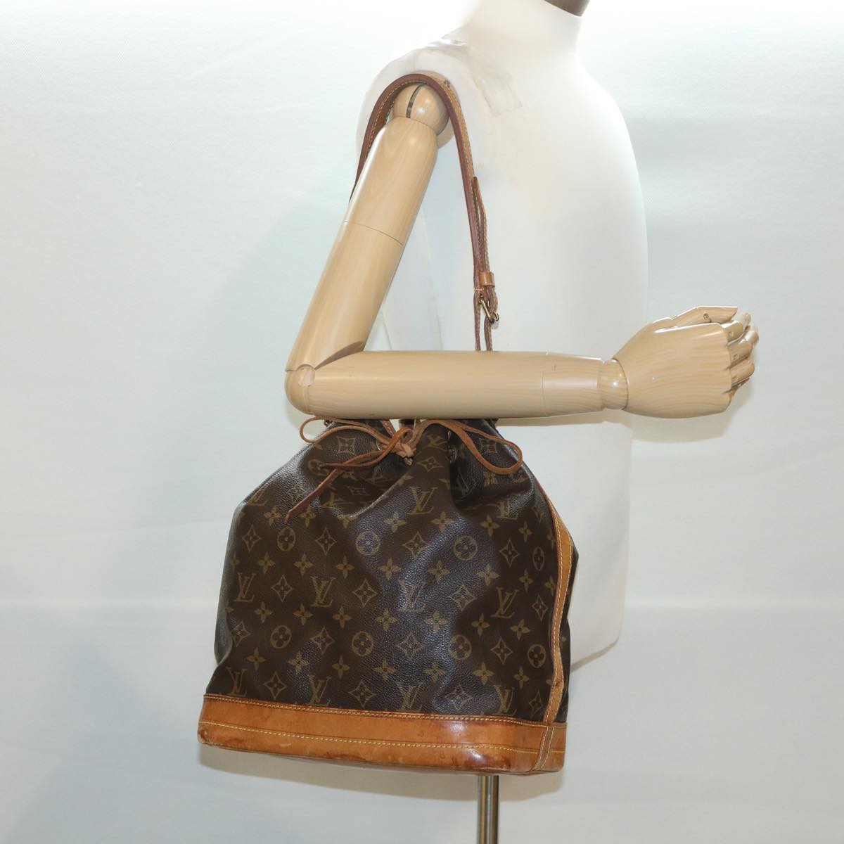 LOUIS VUITTON Monogram Noe Shoulder Bag M42224 LV Auth th3192