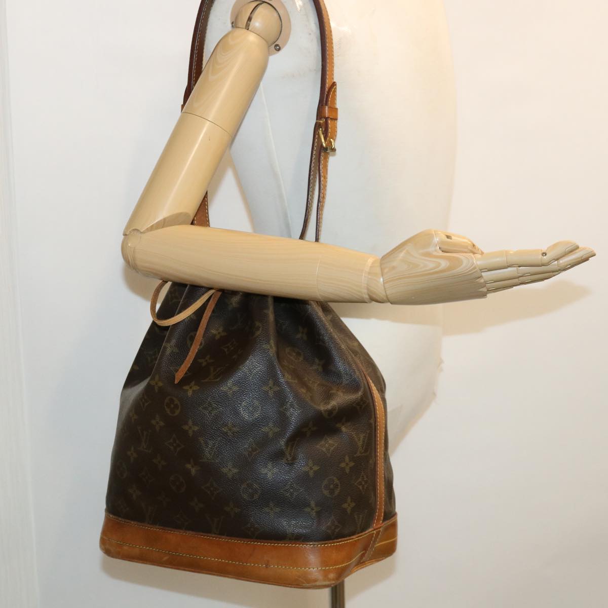 LOUIS VUITTON Monogram Noe Shoulder Bag M42224 LV Auth th3297