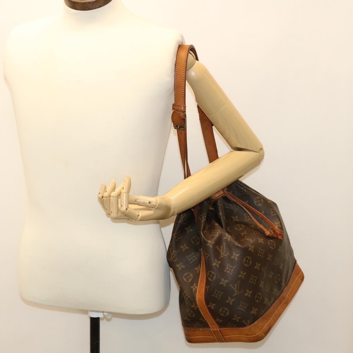 LOUIS VUITTON Monogram Noe Shoulder Bag M42224 LV Auth th3366