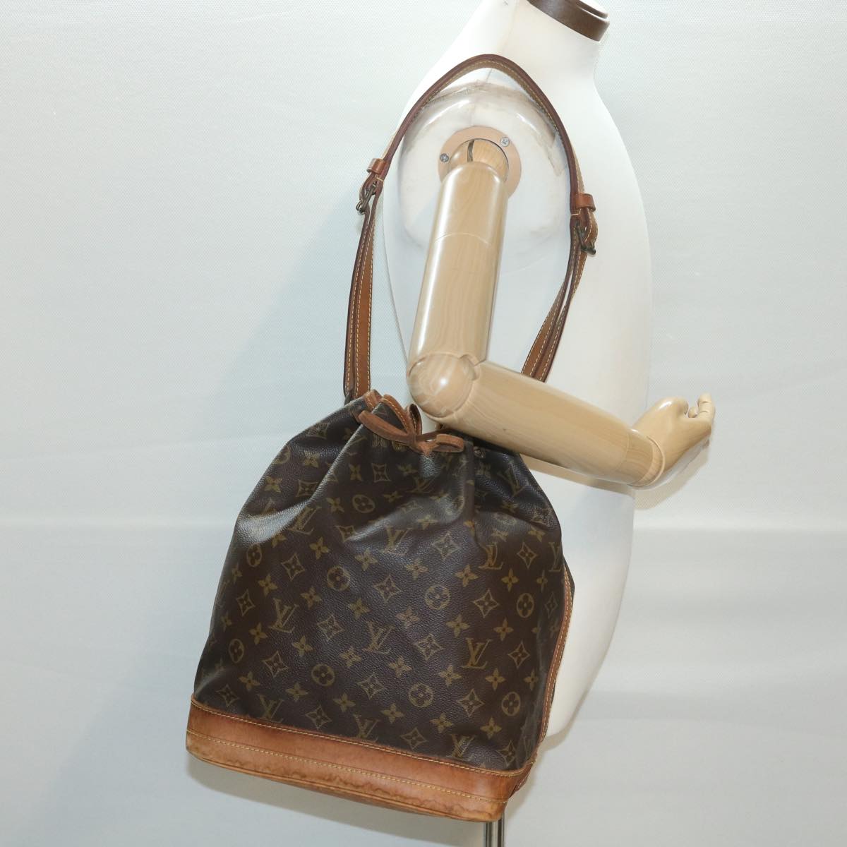 LOUIS VUITTON Monogram Noe Shoulder Bag M42224 LV Auth th3451