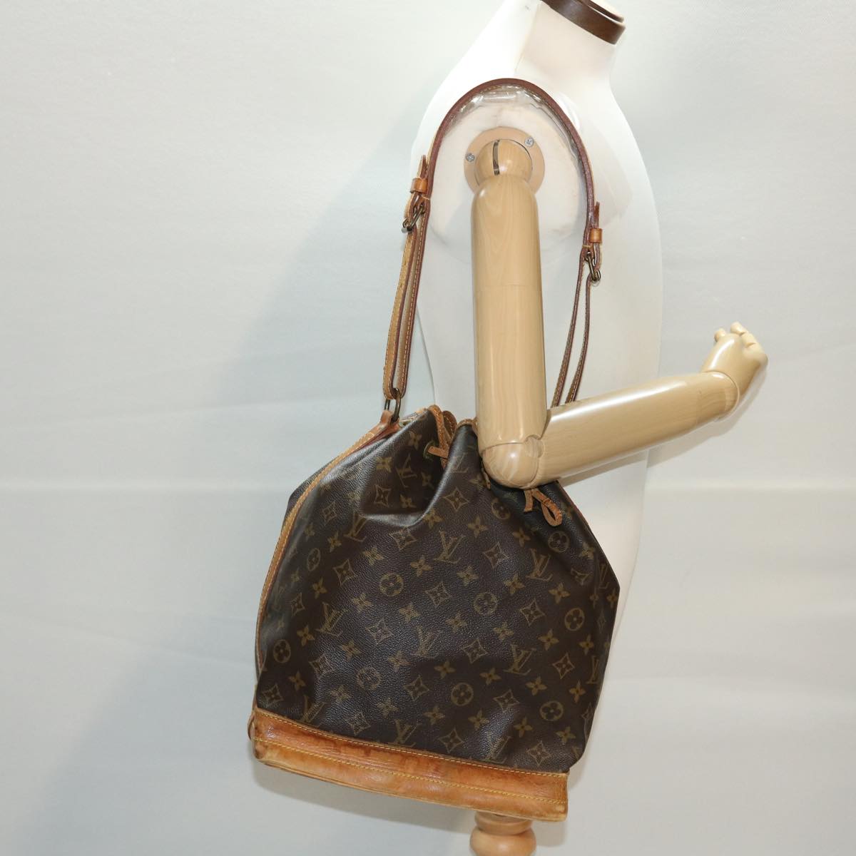 LOUIS VUITTON Monogram Noe Shoulder Bag M42224 LV Auth th3492