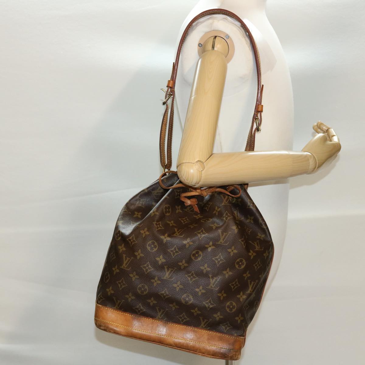 LOUIS VUITTON Monogram Noe Shoulder Bag M42224 LV Auth th3560