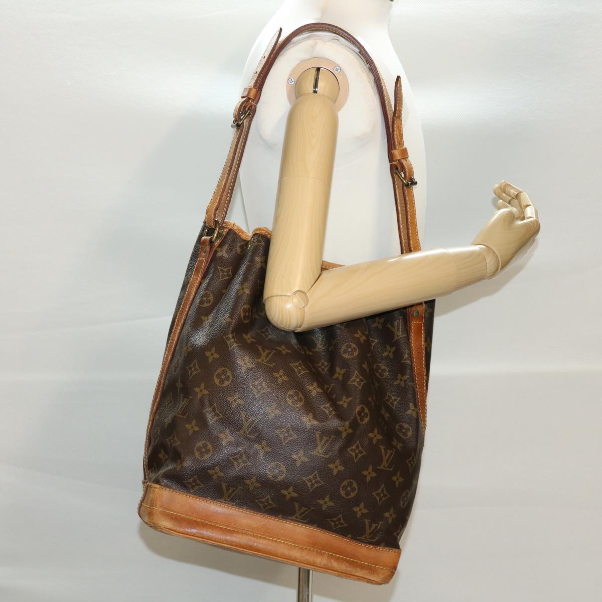 LOUIS VUITTON Monogram Noe Shoulder Bag M42224 LV Auth th3591