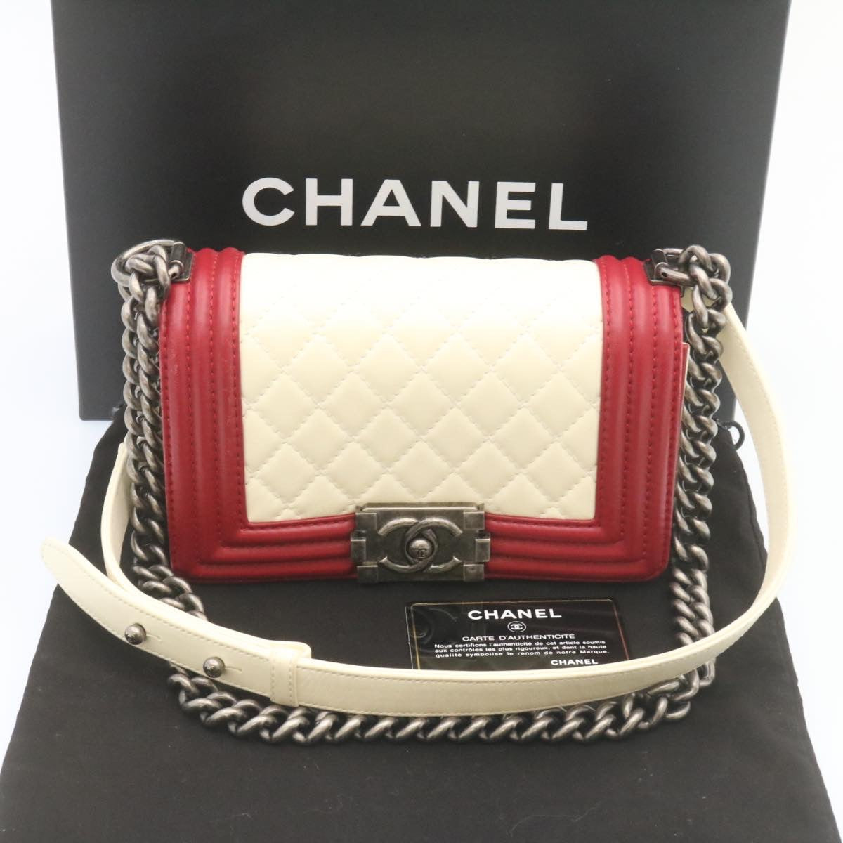 CHANEL Boy Chanel Matelasse Chain Flap Shoulder Bag Leather White Auth ar5665A