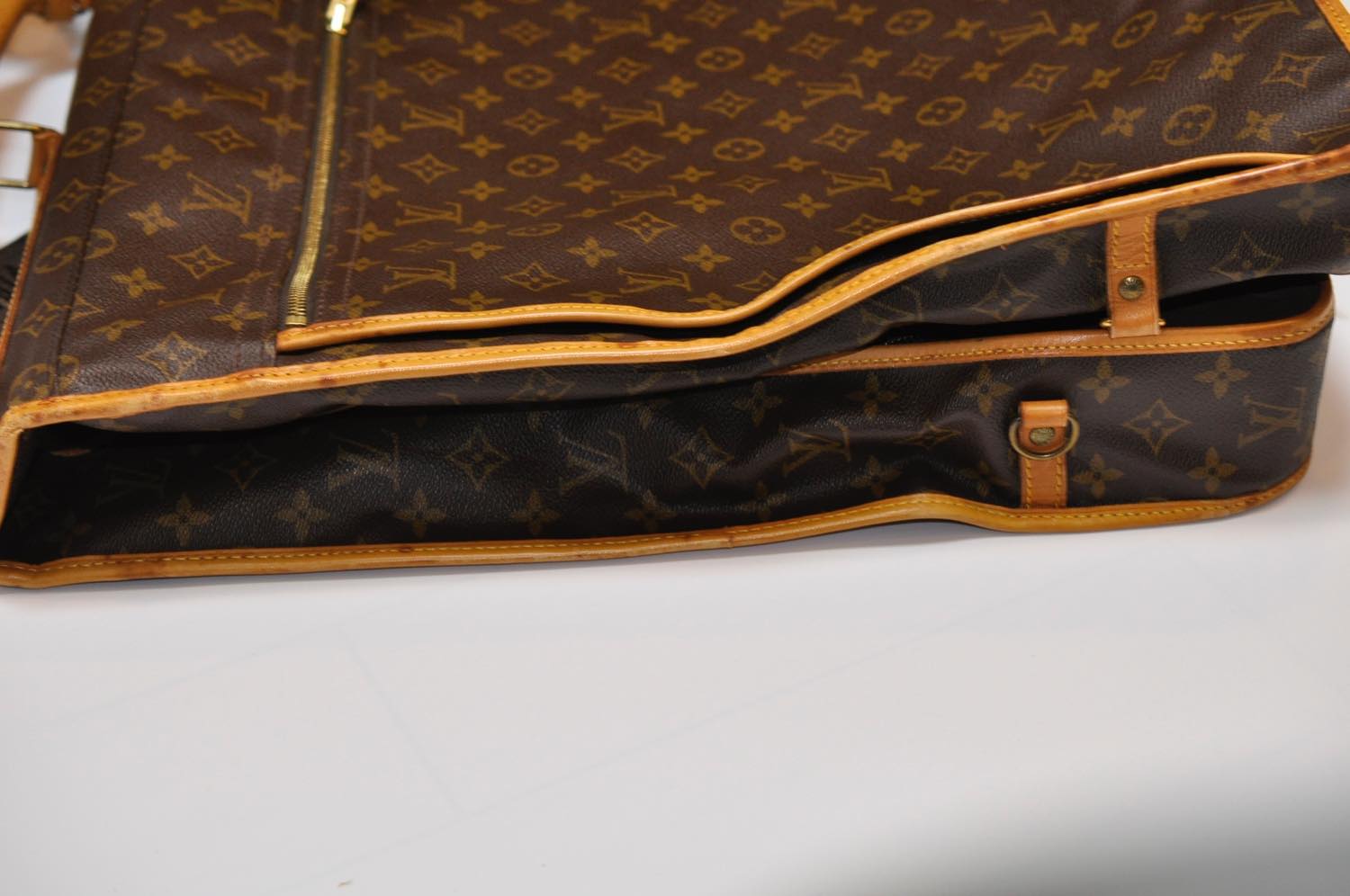 LOUIS VUITTON Monogram Portable Sunk Center Garment Cover M23412 LV Auth am2409s