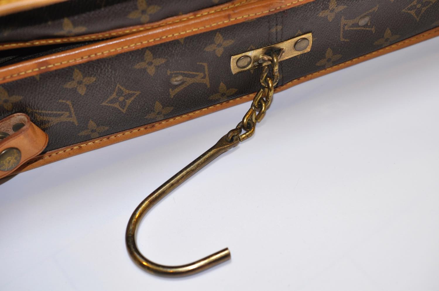 LOUIS VUITTON Monogram Portable Sunk Center Garment Cover M23412 LV Auth am2409s