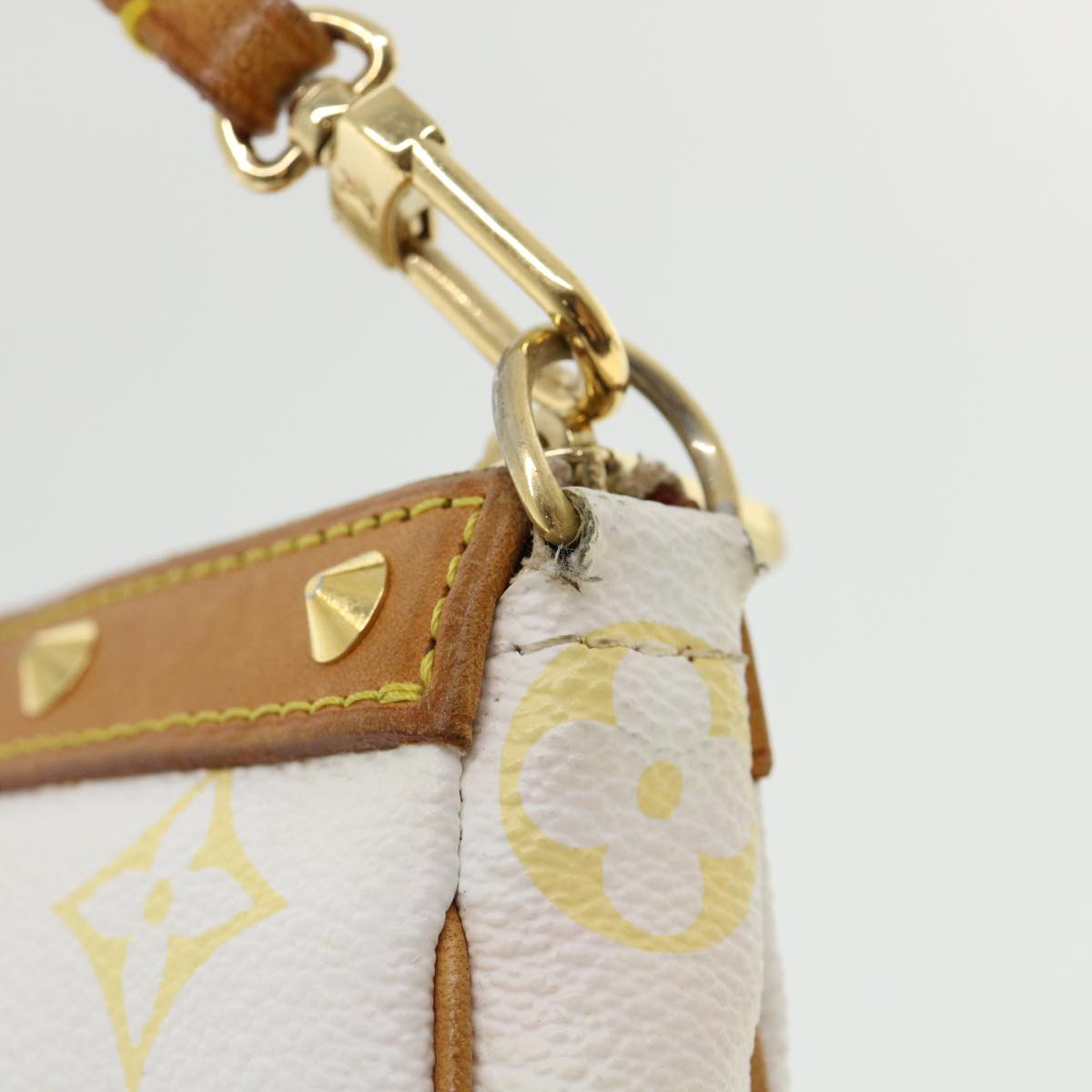 LOUIS VUITTON Multicolor Pochette Accessoires Pouch White M92649 LV Auth am1214g