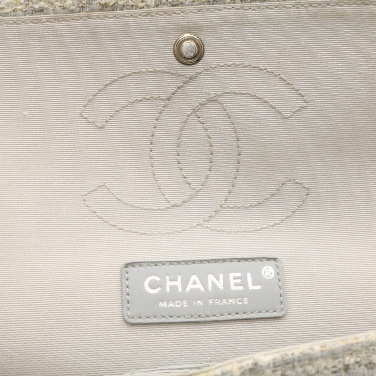 CHANEL Tweed Turn Lock Chain Shoulder Bag White CC Auth tp056