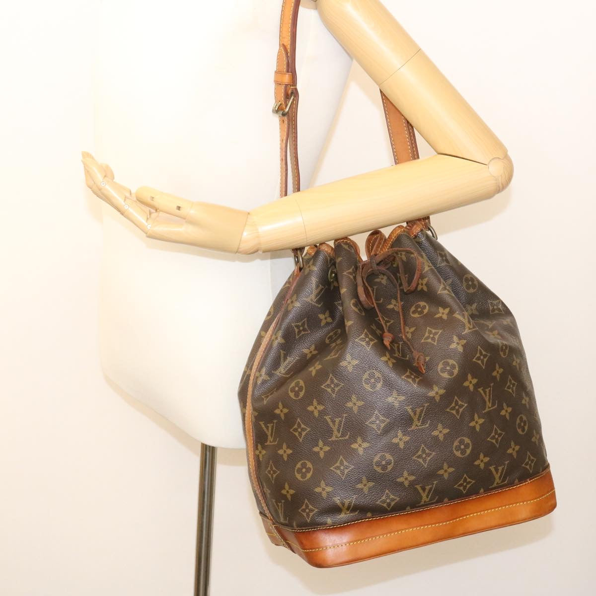 LOUIS VUITTON Monogram Noe Shoulder Bag M42224 LV Auth tp096