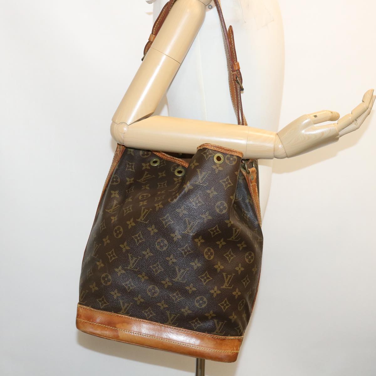 LOUIS VUITTON Monogram Noe Shoulder Bag M42224 LV Auth tp316