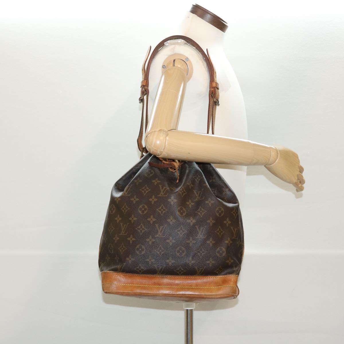 LOUIS VUITTON Monogram Noe Shoulder Bag M42224 LV Auth tp600