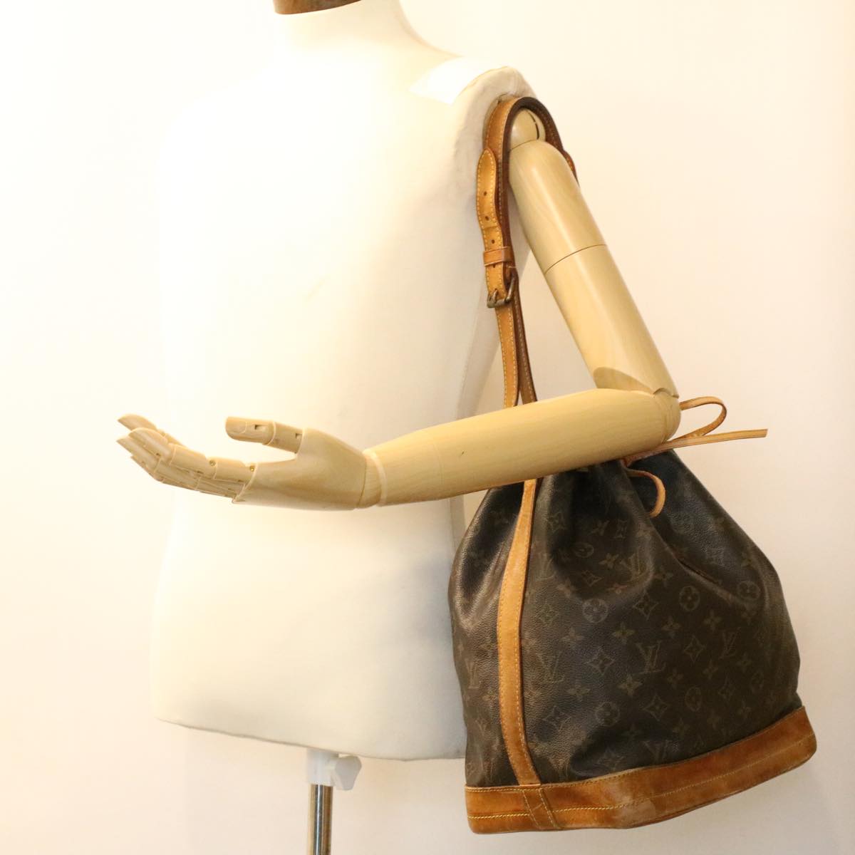 LOUIS VUITTON Monogram Noe Shoulder Bag M42224 LV Auth tp600