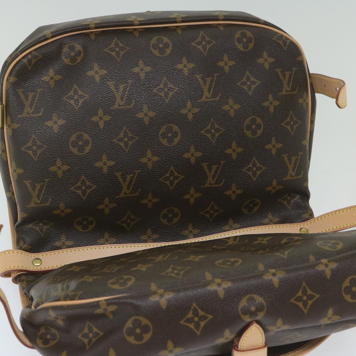 LOUIS VUITTON Monogram Saumur 30 Shoulder Bag M42256 LV Auth uy166A