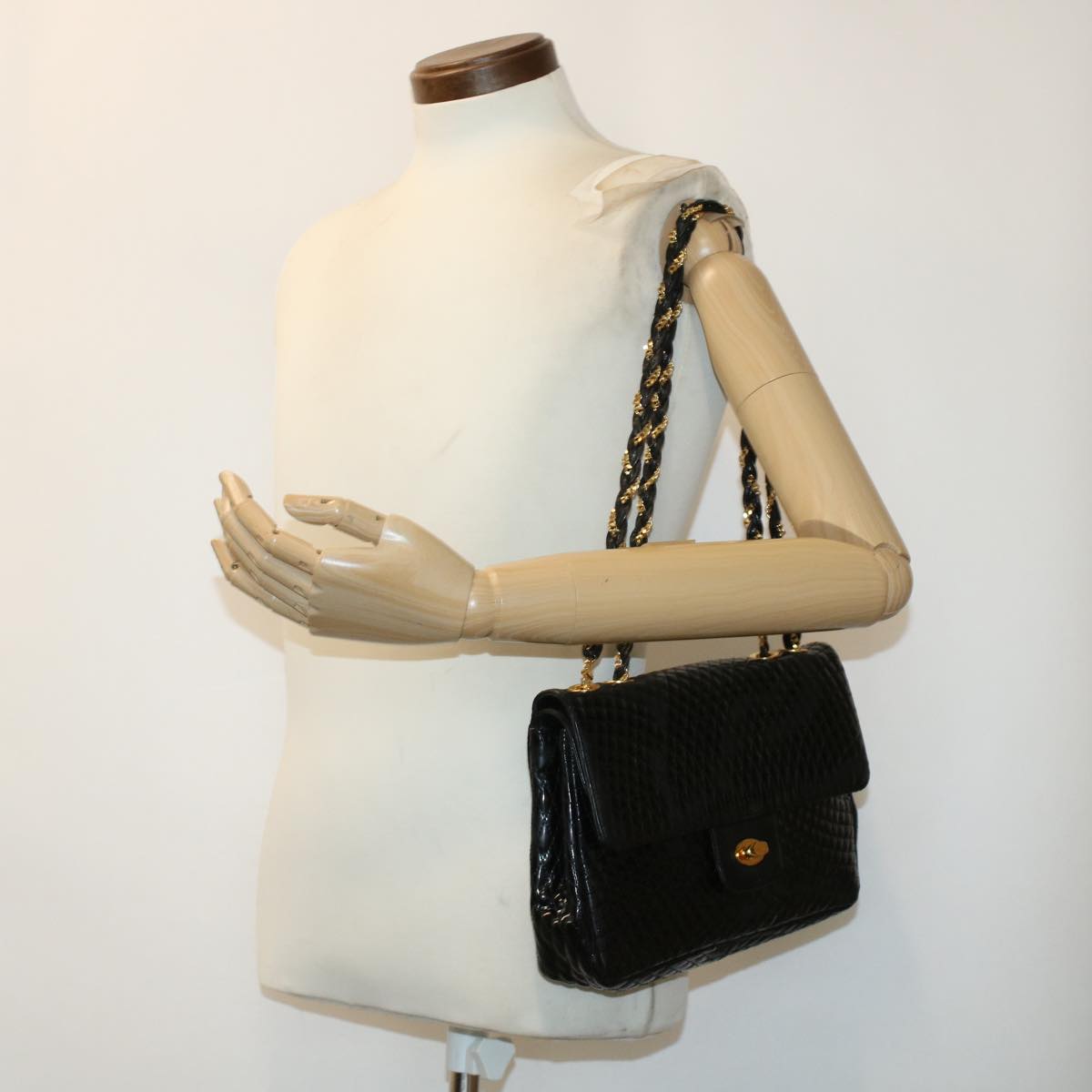 BALLY Chain Shoulder Bag Patent leather Black Auth yb189