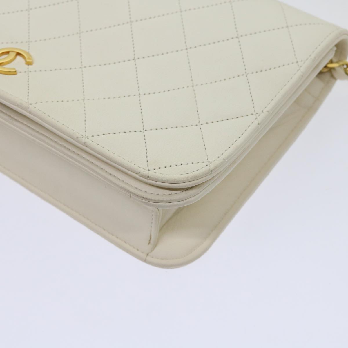 CHANEL Matelasse Chain Shoulder Bag Lamb Skin White CC Auth yk10170