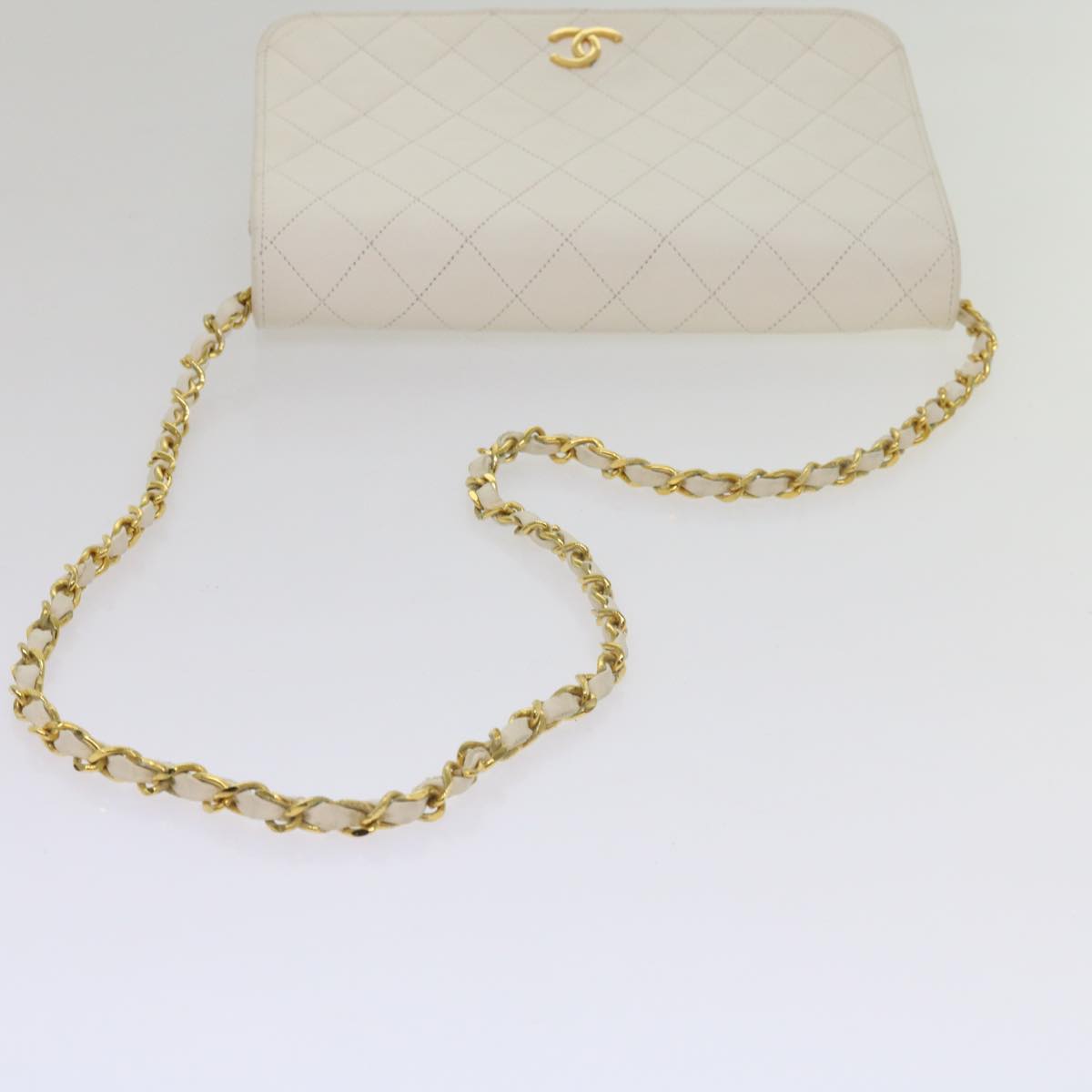 CHANEL Matelasse Chain Shoulder Bag Lamb Skin White CC Auth yk10170